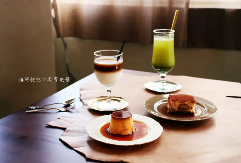 大稻埕網美咖啡廳「沙丘咖啡」藏身民宅五樓光影唯美咖啡、菜單價位(捷運大橋頭站)