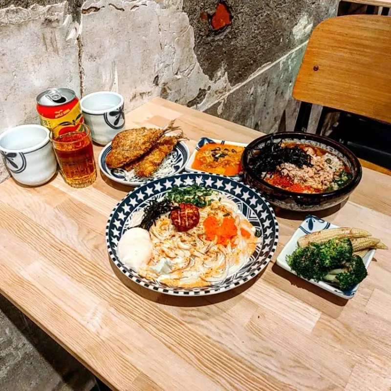 Taipei, Taiwan 小小麥台北信義店/ 台中排隊名店，小小麥到台北展店啦😎只需甜甜銅板價就能吃到一顆炙燒過的鮮甜干貝，不愧是小小麥cp值爆表的招牌料理👍🏻🤤