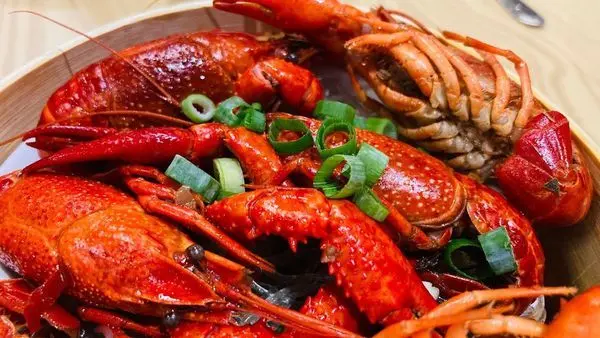 桃園新開餐廳【港點大師南崁特力家居】招牌必點香辣夠勁十三香小龍蝦/會爆漿流沙奶皇包/新開幕優惠十三香大閘蟹買一送一