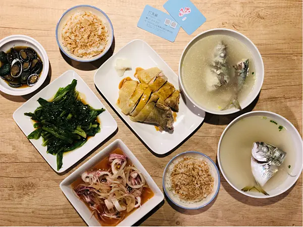 【台北美食￭中山區】打漁鋪￭船釣鮮魚湯&水晶皮白斬雞 x 不用華麗的擺盤，新鮮用心有夠讚！║中山區美食、中山國中站美食、 台北魚料理、台北白斬雞