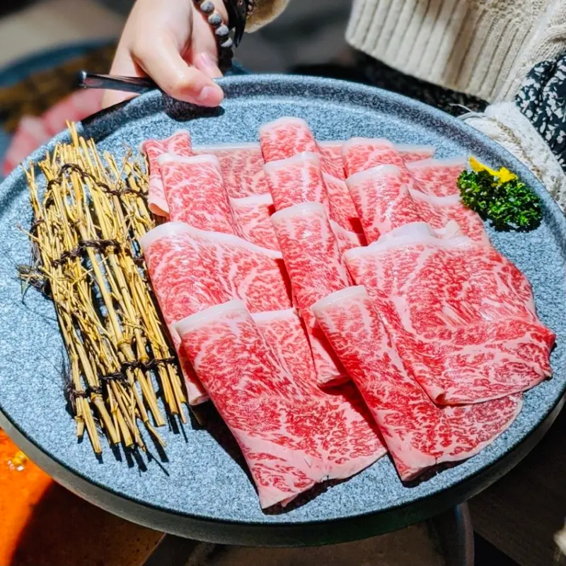 餐廳|網稱今年最難訂位的吃到飽火鍋店，築間旗下「有之和牛」用無限放題日本和牛讓你吃到爽!-肉依小姐吃什麼
