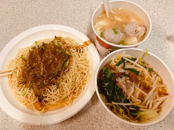 阿宗涼麵—在地人才知道藏身於巷弄中隱密涼麵，涼麵＋三合一味增湯，平價高ＣＰ值清爽系涼麵店！