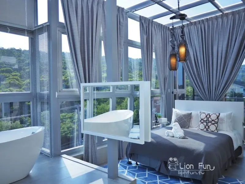 墾丁民宿｜墾丁芙寶屋輕旅。恆春玻璃屋民宿｜夜晚可看星空｜恆春民宿推薦