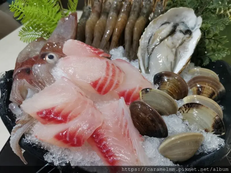 【新北林口】沐月精緻小火鍋 林口火鍋 林口美食推薦 高CP 新鮮食材 白飯 飲料 冰淇淋吃到飽 不收服務費 近林口三井