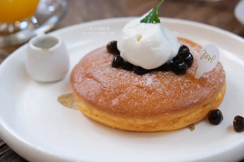 【新北】微兜小碧潭店｜從主餐到甜點都豪好吃，雲朵瓦帕鬆餅帶來滿滿療癒 ♡ - 桑分鐘熱度