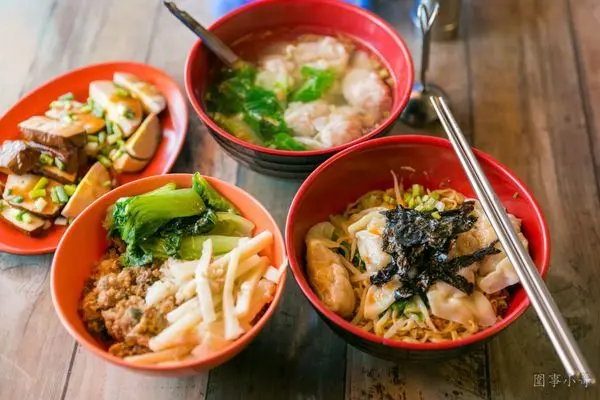 中壢內壢八德美食-沒吃過的扁食，飽滿紮實的扁食再加上爽朗健談的可愛老闆娘等於一頓滿足的午飯喔！