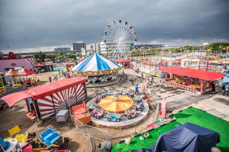 JETS嘉年華桃園場/桃園人玩起來！從早瘋狂玩到晚！桃園JETS嘉年華遊玩全攻略！ - 大手牽小手。玩樂趣