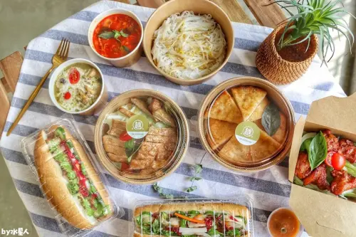網美級百元平價越南料理插旗市區！文青風越式餐盒新開幕，吃爆超大顆法國麵包