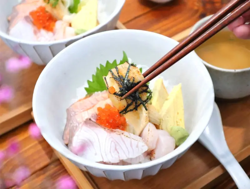 曦月手作食事日本料理。石牌新開幕老宅日式料理，海味、山味和鮭魚毛毛蟲，喚醒生活的恬淡柔美（台北北投）