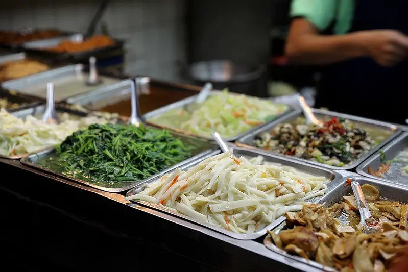 午夜場清粥小菜飄香35年，在地人才知道的深夜食堂！