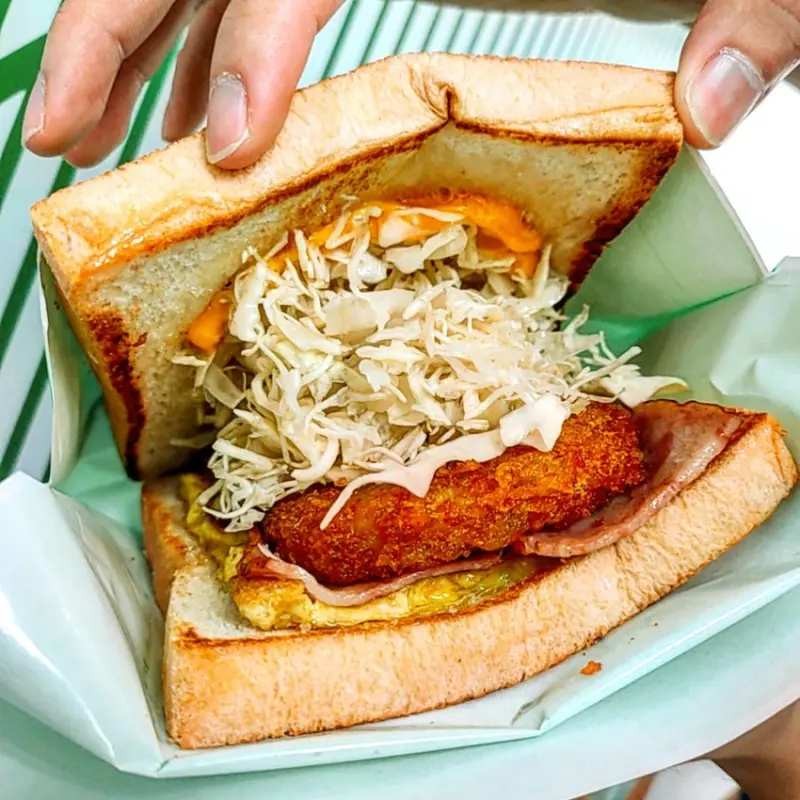 Taipei, Taiwan KiWes Toast & Coffee 台北信義店/ 不用飛到韓國🇰🇷，在台灣就能吃到韓國的奶油吐司啦👏👏