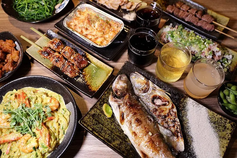 新北最強居酒屋，6000則評論google超高評價4.9星！激推浮誇鹽蔥牛舌、香爆醬燒雞腿蔥串