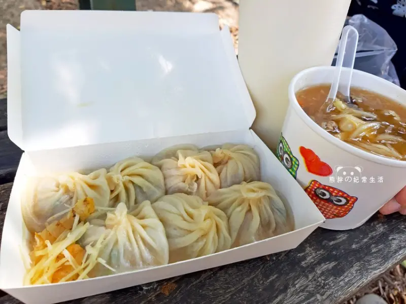 【彰化美食】莊手工鮮肉湯包，號稱媲美知名湯包店的平價銅板美食湯包，皮薄多汁，肉餡紮實，每天人潮滿滿，座無虛席，還有其他各式美食小吃