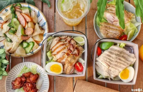 鹽水雞界的文青！法式舒肥雞胸嫩到爆，6種獨門醬料調味，銅板價20元起配菜隨你點