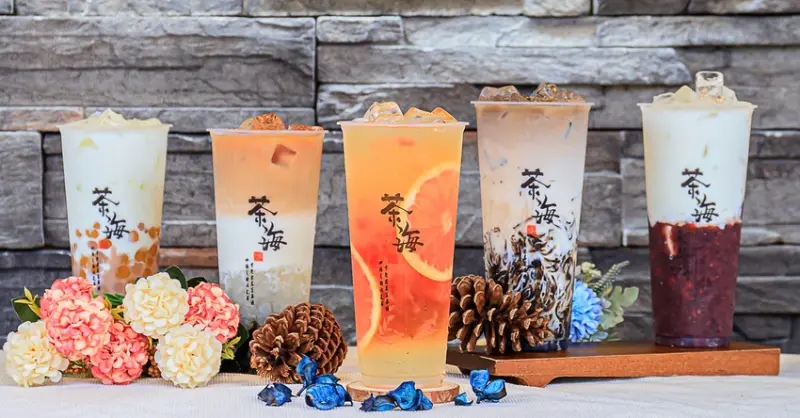 茶海手作茶飲│豪邁加入300條手切仙草絲超咕溜！人氣消暑必點仙草饌拿鐵就在茶海，還有滿滿果粒的鮮果柚柚～