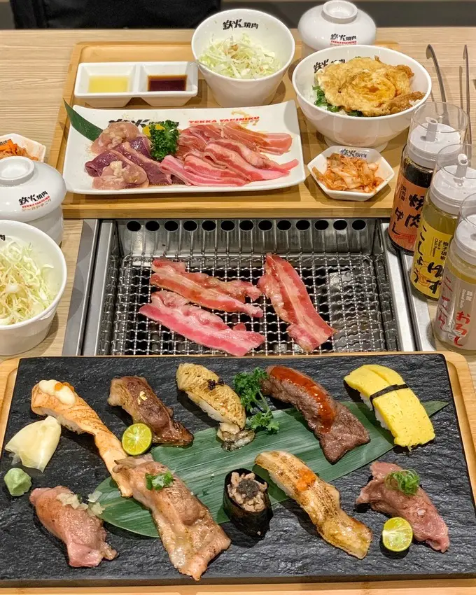 【鉄火燒肉】樂軒集團旗下新品牌插旗微風台北車站！主打一人燒肉套餐，還有十貫握壽司套餐可以選擇，日本A5和牛一片只要38元，挑戰世界最便宜！ - 阿華田的美食日記