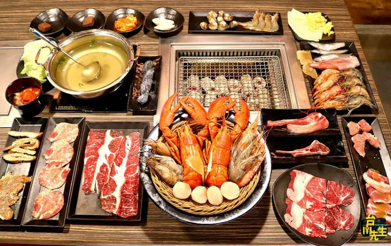 台南燒烤火鍋吃到飽／波士頓龍蝦+厚切和牛吃飽吃滿／飲料+沙瓦+咖啡+冰淇淋+甜點無限供應／木炭烘烤香氣撲鼻／日式居酒屋風格