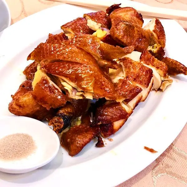 [台北海鮮]中山松江南京站「香港九記海鮮」主廚道地港式海鮮小炒/樣樣經典高水準又美味/各式煲類選擇多元/吃來滋滋作響的脆皮雞/附菜單