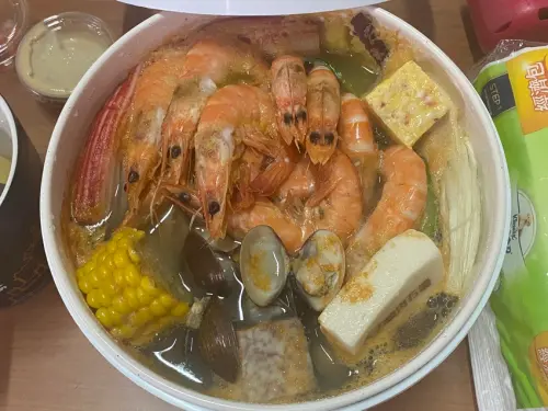 【台中 防疫美食】嗑肉食鍋外帶超霸氣，肉盤菜盤翻倍來~開香了