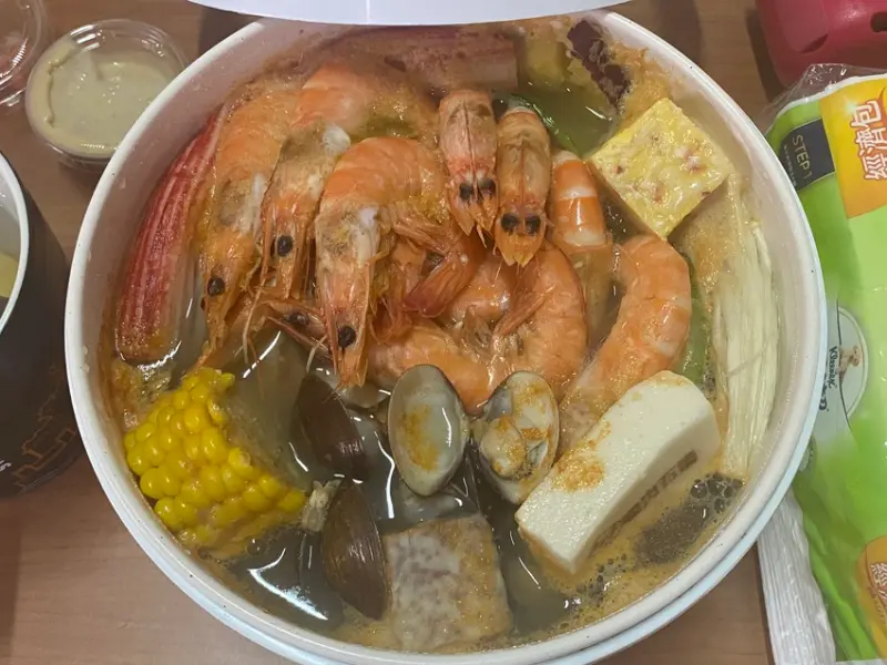 【台中 防疫美食】嗑肉食鍋外帶超霸氣，肉盤菜盤翻倍來~開香了