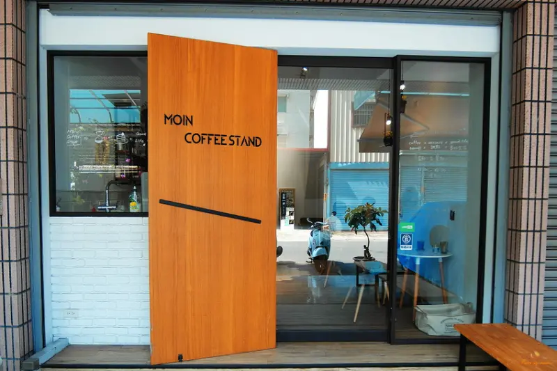 (食-高雄前鎮) Moin Coffee Stand 莫因咖啡 / 特色甜點大佛磅蛋糕、麒麟鹿布朗尼、大佛冰淇淋