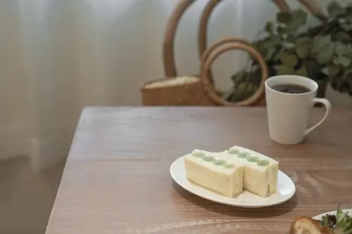 台南，東區｜Sommar café 夏末。化身日劇內的廚放，用日式水果三明治、美式早午餐作為晨起的曙光