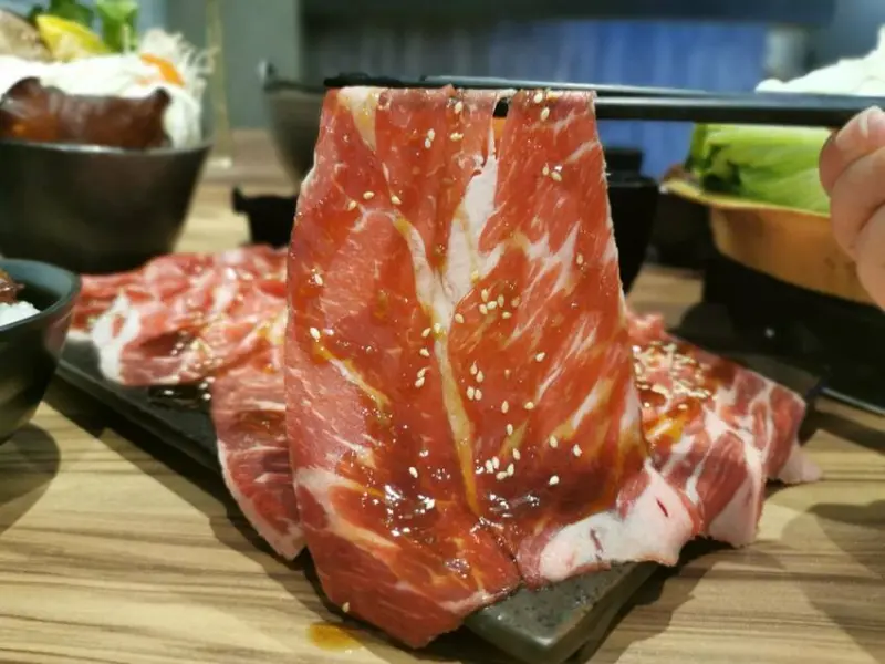 台北東區忠孝復興站美食 咕咕咕嚕-大安店 手工熬煮昆布湯底/麻辣火鍋/銅盤烤肉/精緻鍋物專賣店美味鍋物春節照常營業不打烊~~肉質高級湯頭鮮美超值商業午餐底加啦!