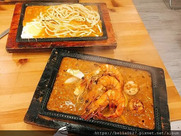 高雄美食2020【大亨牛排】尚青。海鮮拼盤與Q彈鐵板麵條組合｜紅茶免費暢飲到飽 !!!