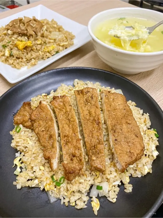 | 高雄美食 |百元有找平價鼎泰豐排骨炒飯好吃不油膩/新一排骨炒飯