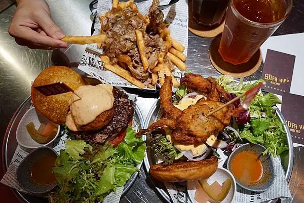 S.K.B Burger - 林俊傑大推超浮誇爆汁牛肉漢堡、酥脆軟殼蟹漢堡、燻牛肉起司薯條，台北東區漢堡推薦