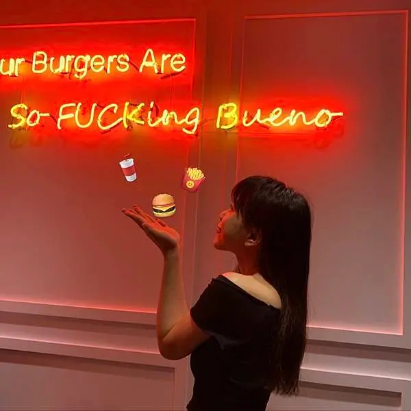 【美食】月薪三萬塊的小資美食日記_ S.K.B Burger台北最好吃最罪惡的漢堡在這裡！