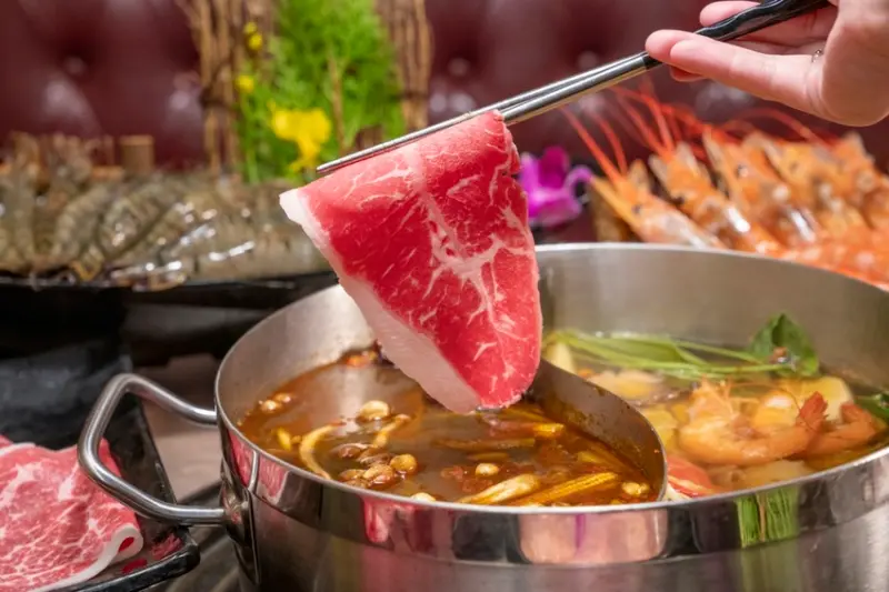 桃園美食 新馬辣吃到飽｜桃園藝文特區新開幕，超豐盛和牛、天使紅蝦、蛤蜊通通吃到飽喝到撐！！ · 算命的說我很愛吃