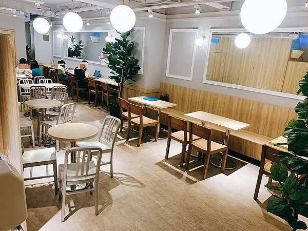 【聖保羅烘焙花園-忠孝】來自嘉義人氣伴手禮~捷運美食-藍線-忠孝新生站~麵包/咖啡/伴手禮/不限時/wifi/插頭