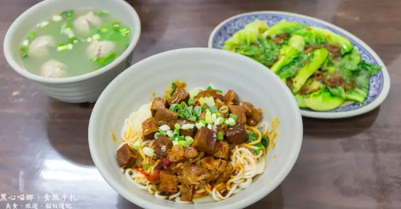 高雄苓雅︱五爺麵食館　好吃又佛心！麵＋湯＋燙青菜只要８５元！！