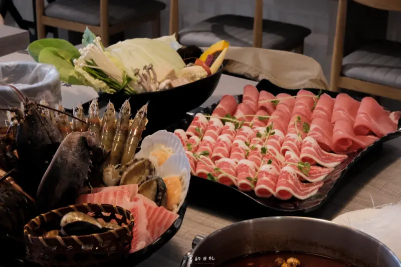 樂釜HOT POT極上鍋物長榮店｜新北蘆洲美食｜想吃到超美味的龍蝦火鍋或是牛奶鍋嗎？推薦的蘆洲海鮮火鍋就在這！