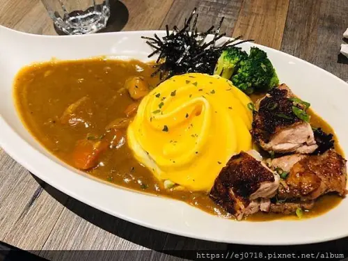 |美食| 景美文山區 平價美食 夜奔 文青咖哩飯 螺旋歐姆蛋