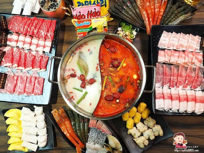 從澎湖紅到桃園，M7和牛.無骨牛小排.牛肝.牛舌.A級松阪豬吃到飽的麻辣鍋，還有獨特的剝皮辣椒鍋!!