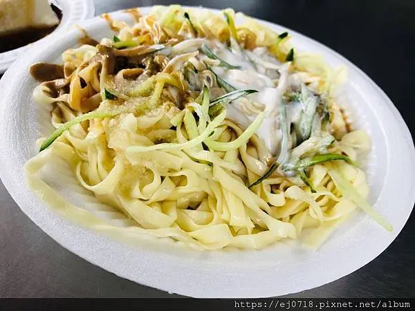 |美食|嘉義西區 涼麵四味果汁/嘉義在地人才知道的美味/美乃滋涼麵/傳承40年每位/香甜四味果汁/排隊美食/銅板平價美食推薦