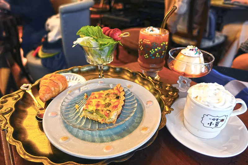 【南京復興捷運站】寵物友善/日式復古咖啡廳/懷舊家俱/喫茶小豆kissa AZUKi