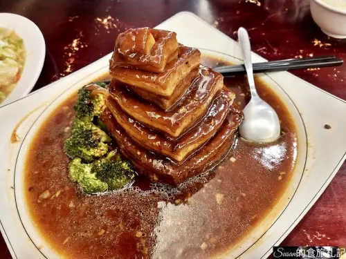 虎尾美食|六和春川菜館超霸氣的一刀肉讓人印象深刻 家庭聚餐 熱炒料理 手路菜 完整菜單