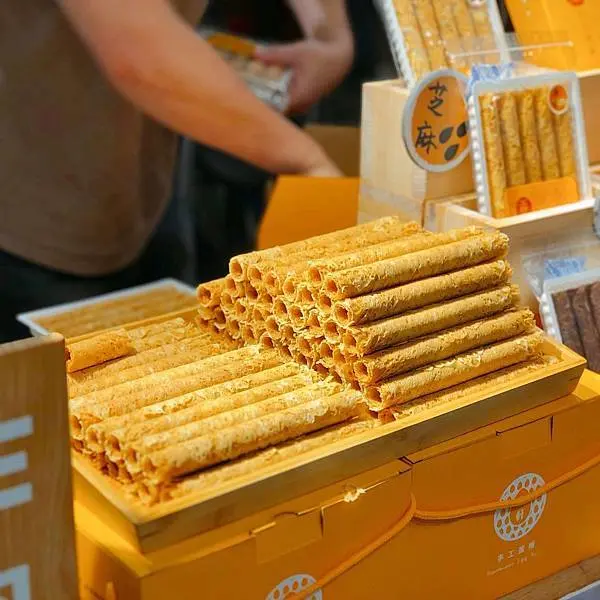 別再買大賣場蛋捲了，現做天然純香的蛋捲，吃過保證回不去 | 【台北市中正區-台北車站】金軒手工蛋捲