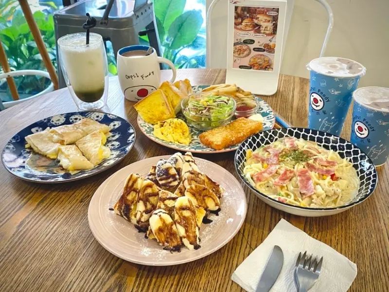 新竹美食 | 歐浮找餐 Oops！Foody - 振興路（總店） | 高CP值早午餐豐盛實惠份量十足。質感系法式布朗騎鱈魚好吃又好拍。奶油培根義大利麵濃郁奶香不油膩。讓人愛不釋手