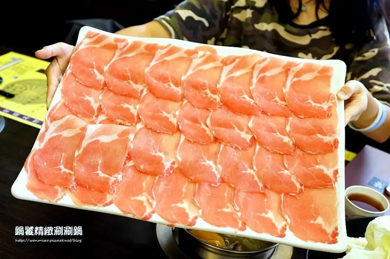 捷運大直站美食 ✿ 鍋饕精緻涮涮鍋 ✿ 必點便宜大碗cp值爆表本季特價巨無霸肉盤!!  個人小火鍋 / 鍋物 / 臉書按讚打卡送肉盤 / 聚餐  推薦 (完整菜單/價目表)