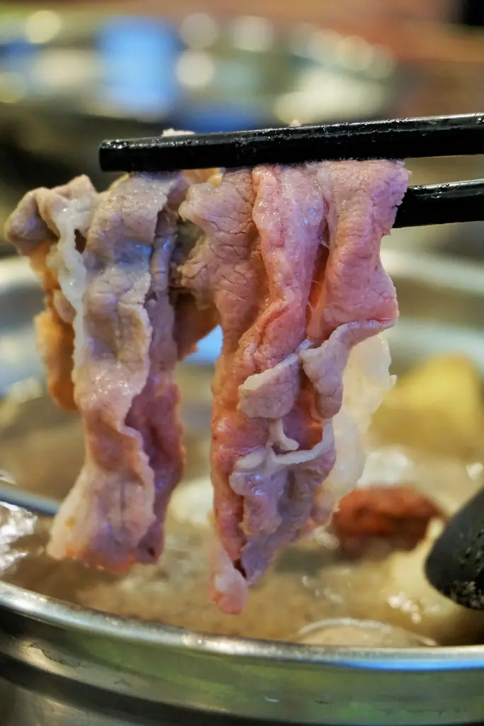 【大直】鍋饕精緻涮涮鍋。份量極為驚人價錢卻意外平易親人的安格斯黑牛鍋。我就是要肉肉肉