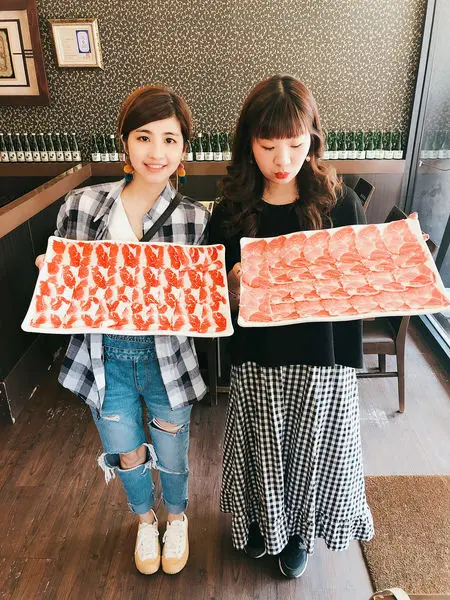 【台北。大直站】鍋饕精緻涮涮鍋。超大份量重量級肉盤，大食量的你千萬別錯過