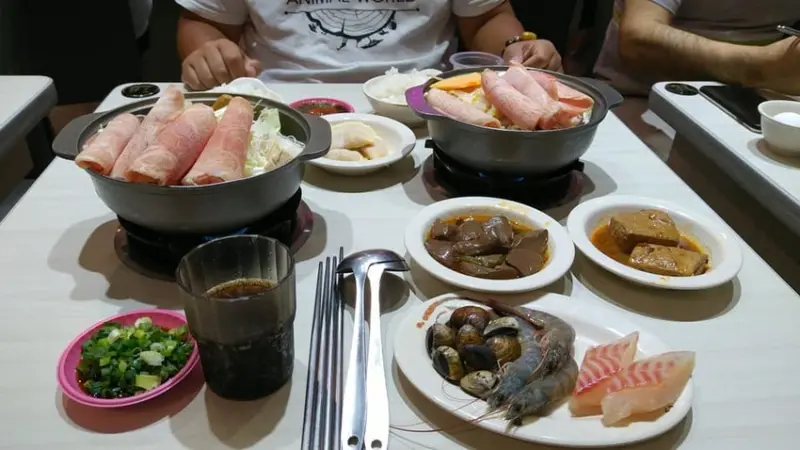 【美食】蘆洲 聖媽小火鍋︱首推酸菜白菜鍋，一鍋140元起…內用白飯、霜淇淋、冰品吃到飽