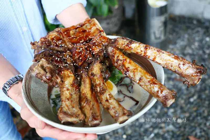 宜蘭美食｜和樂忍者主題餐廳(宜蘭忍者村)，大推比臉大鬼爪拉麵、忍者五色堡、手裏劍飯糰，菜單價位