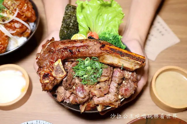 新店美食『牛丁次郎坊x深夜裡的和魂燒肉丼x新店支店』冬瓜檸檬.雞白湯喝到飽.捷運大坪林站