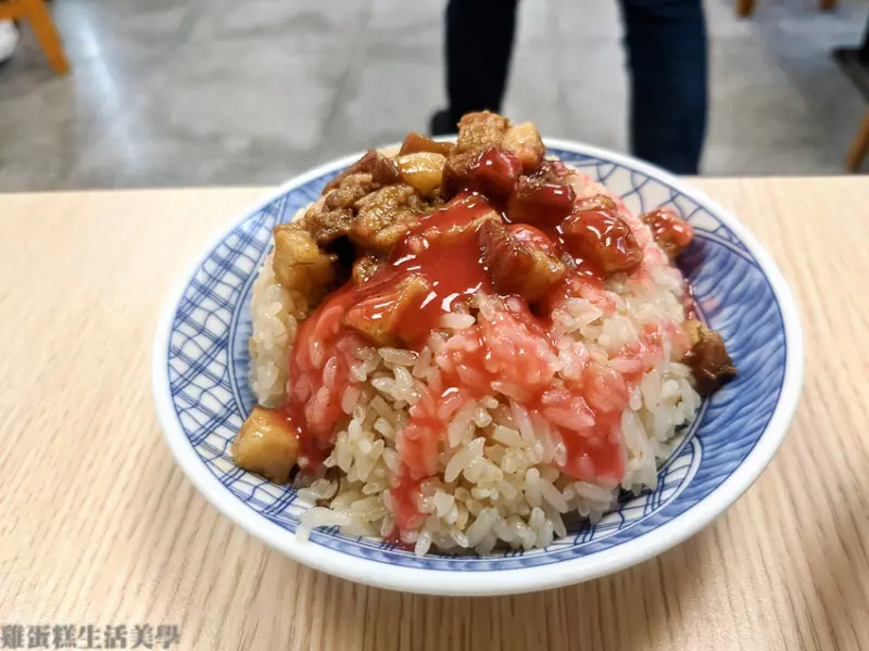 【新竹食記】牛仔油飯，沒有招牌的在地排隊早餐