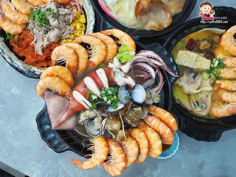 從南崁紅到中壢，這絕對會痛風的痛風麵，還有鮮甜的大魷魚呀!!!覺得膝蓋有點痛痛的港覺